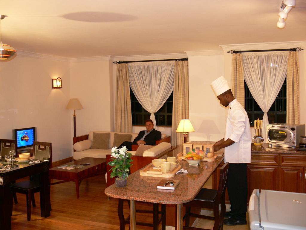 Natural Oak Apartments Nairobi Ruang foto